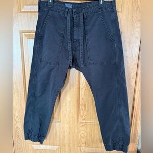 Woman’s Levi Strauss black jogger pants size 31